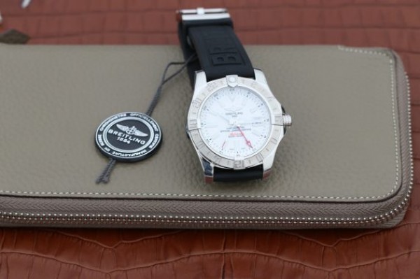 Replica Breitling Avenger GMT SS GF White Dial Black rubber Strap A2836
