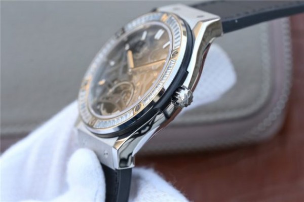 Replica Hublot Classic Fusion Tourbillon 42mm TF Skeleton Dial Black Gummy Strap A23J