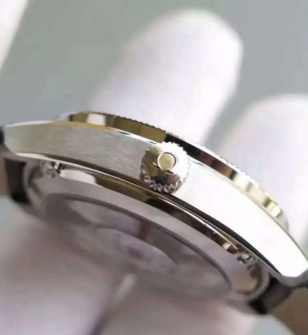 Replica Omega V6 Globemaster Master White Dial Leather Strap A8900