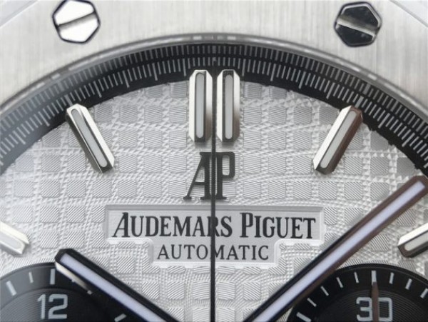 Replica Audemars Piguet Royal Oak Chronograph SS JHF White/Black Dial SS Bracelet A7750