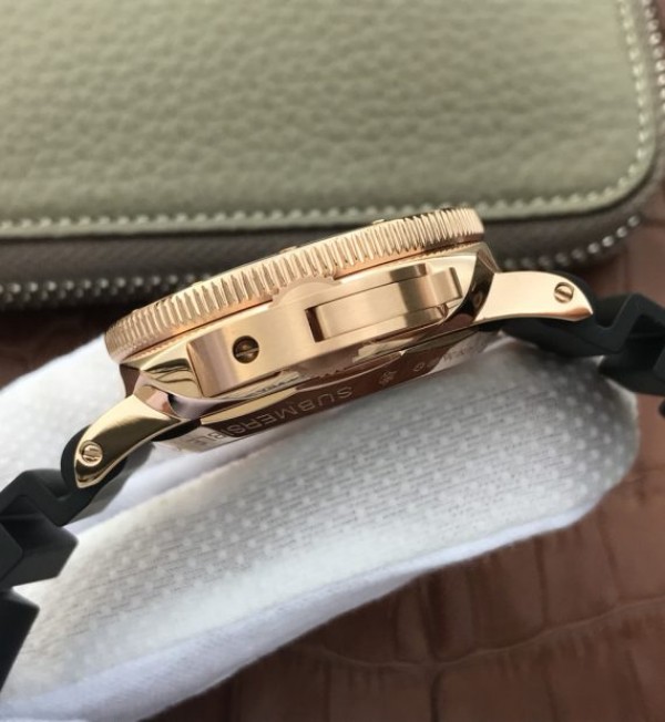 Replica Panerai XF PAM684 RG Luminor Submersible Rubber Strap P.9010