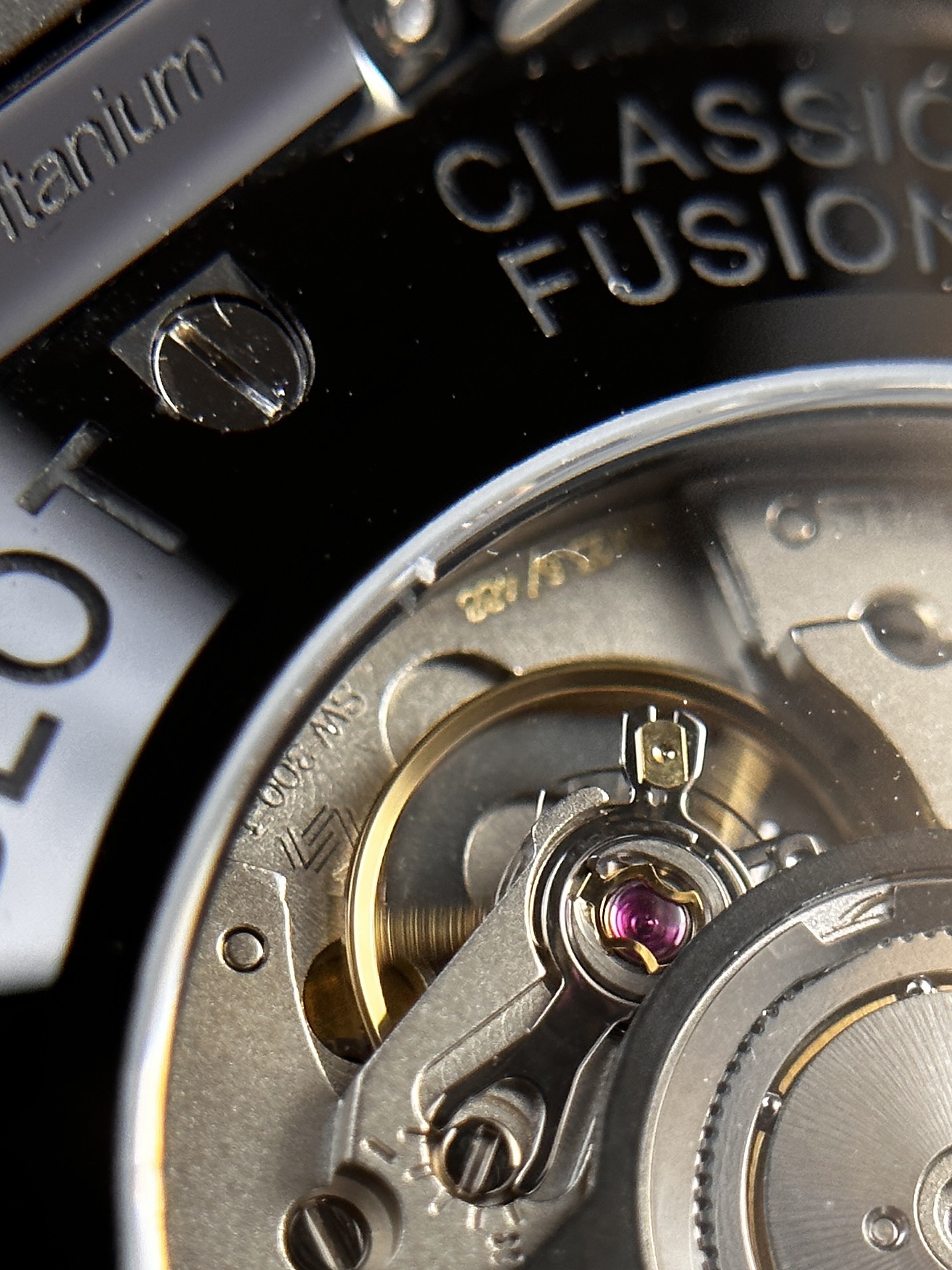 Hublot Classic Fusion Ceramic Replica Watch With Stone Swarovski Refined 42mm