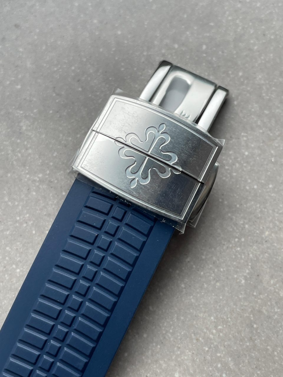 Replica PATEK PHILIPPE Aquanaut 5168G 42mm SS ZF 1:1 Best Edition Blue Dial on Blue Rubber Strap 324CS