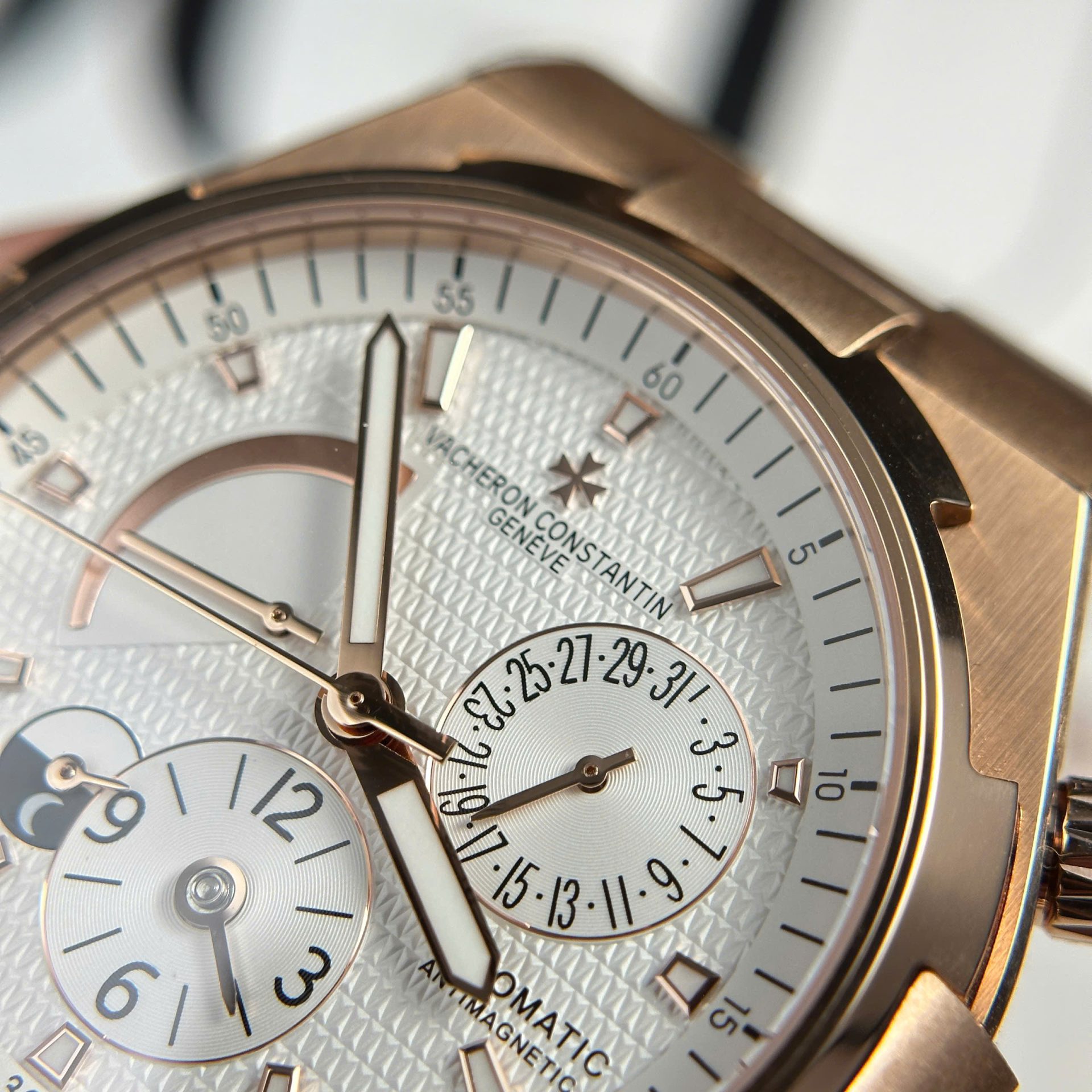 Vacheron Constantin Fake Watch Overseas Dual Time 47450 White Dial 9F Factory 42mm