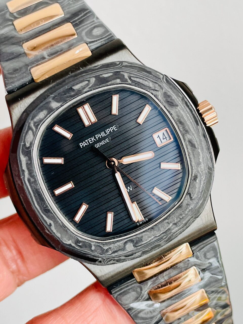 Replica PATEK PHILIPPE Nautilus 5711 DIW Carbon DIWF 1:1 Best Edition Black Textured Dial on Carbon/RG Bracelet 324CS