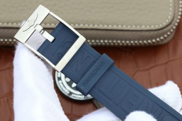 Replica Breitling Avenger GMT SS GF Blue Dial Blue rubber Strap A2836