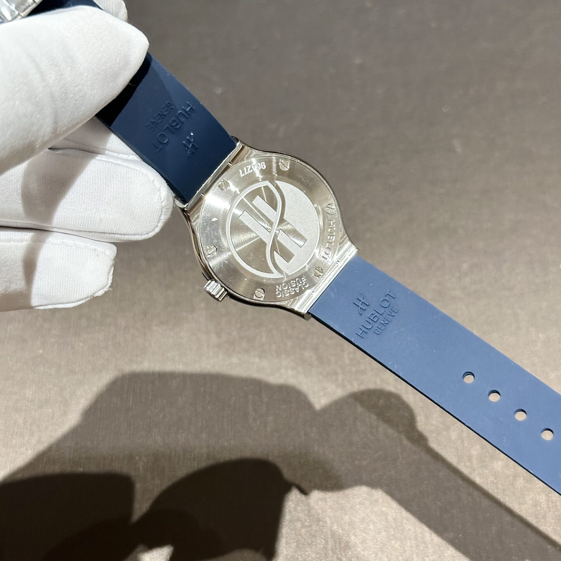 Hublot Classic Fusion Replica Watch Blue Rubber Strap Moissanite Diamond 33mm