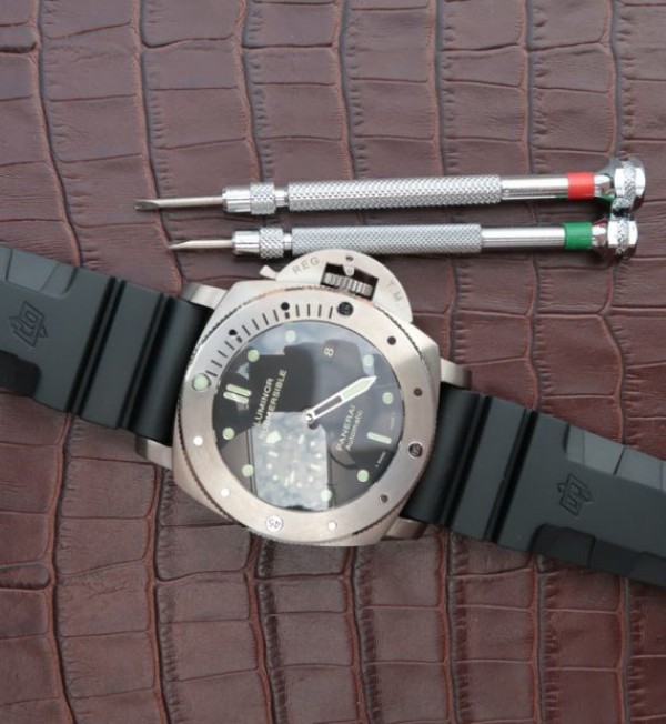Replica Panerai XF PAM305 Titanium Black Rubber Strap P9000