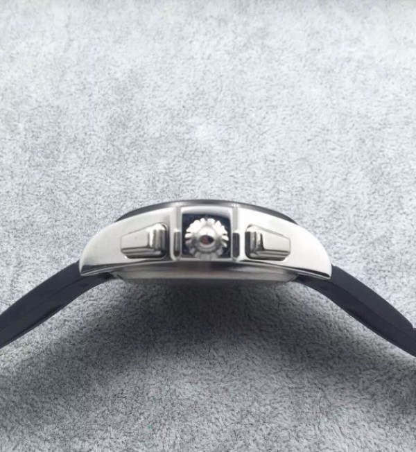 Replica Cartier Roadster SS Black Dial Black Rubber Strap A7750