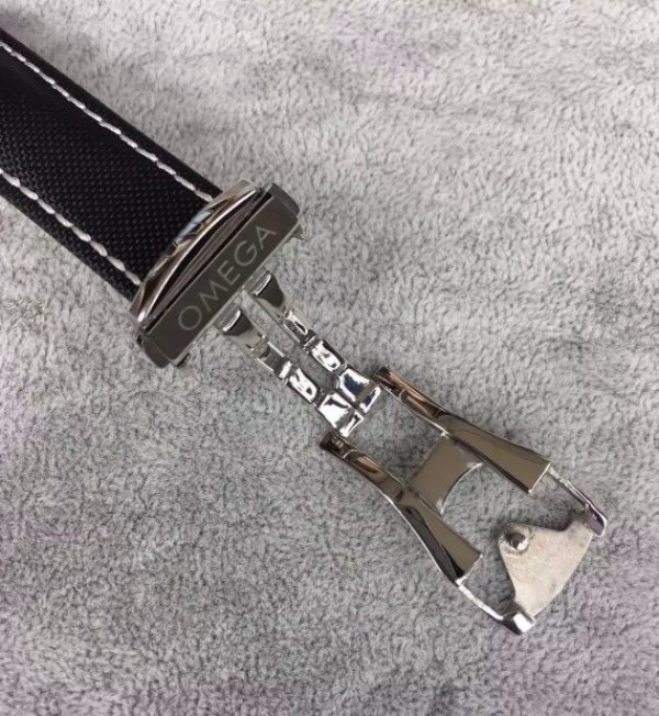 Replica Omega Speedmaster 3211 Silver Dial Black Nylon Strap A7750