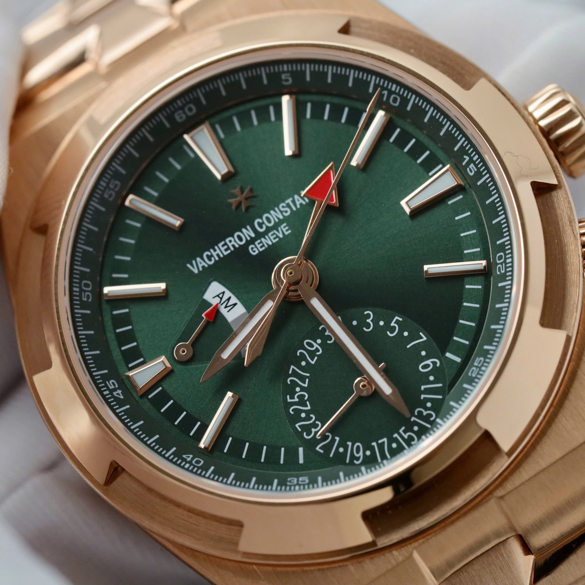 Vacheron Constantin Overseas Dual Time 7920V Replica Watch Dial Green 41mm