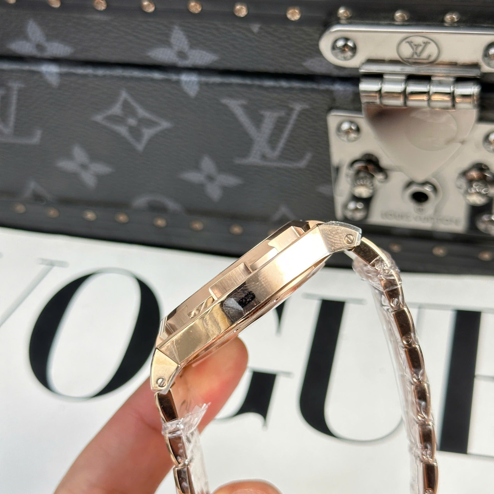 Vacheron Constantin Fake Watch Overseas Dual Time 47450 White Dial 9F Factory 42mm