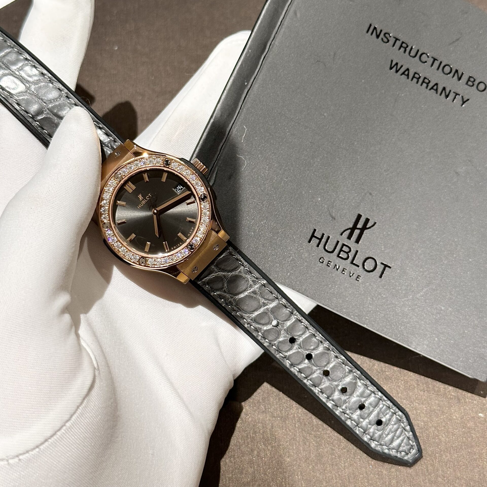 Hublot Women s Replica Watch With Moissanite Diamond 33mm
