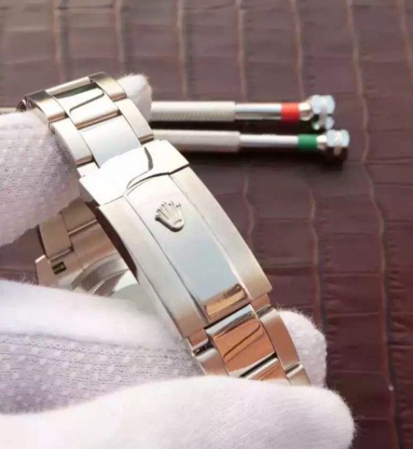 Replica Rolex DateJust 41mm 126334 Fluted Bezel White Dial Diamonds Markers SS Jubilee Bracelet A3235
