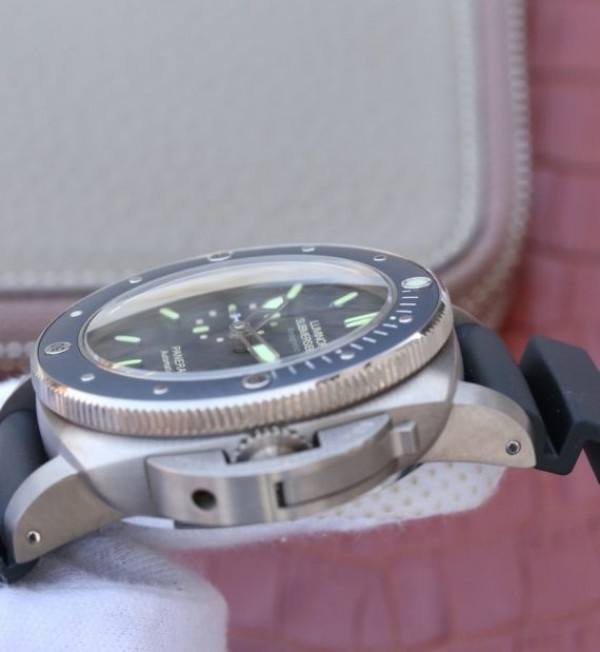 Replica Panerai VSF PAM389 Black Rubber Strap P.9000