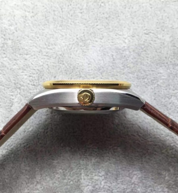 Replica Omega Globemaster Master Chronometer Blue Dial Brown Leather Strap A8913
