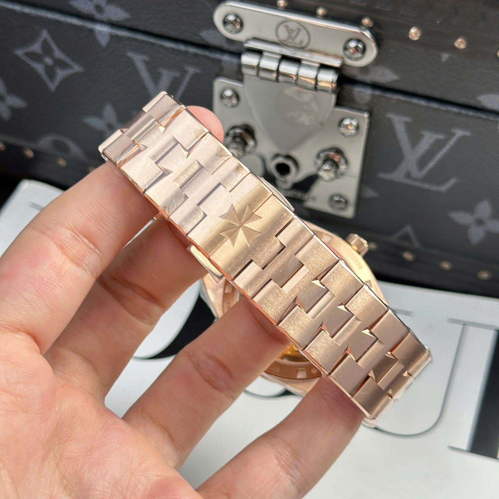 Vacheron Constantin Overseas 4500V Rose Gold Copies Watch White Dial 41mm