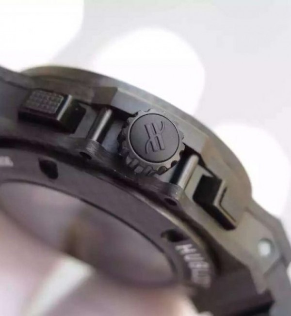 Replica Hublot V6 Big Bang Full Carbon Fiber CF Dial HUB4104