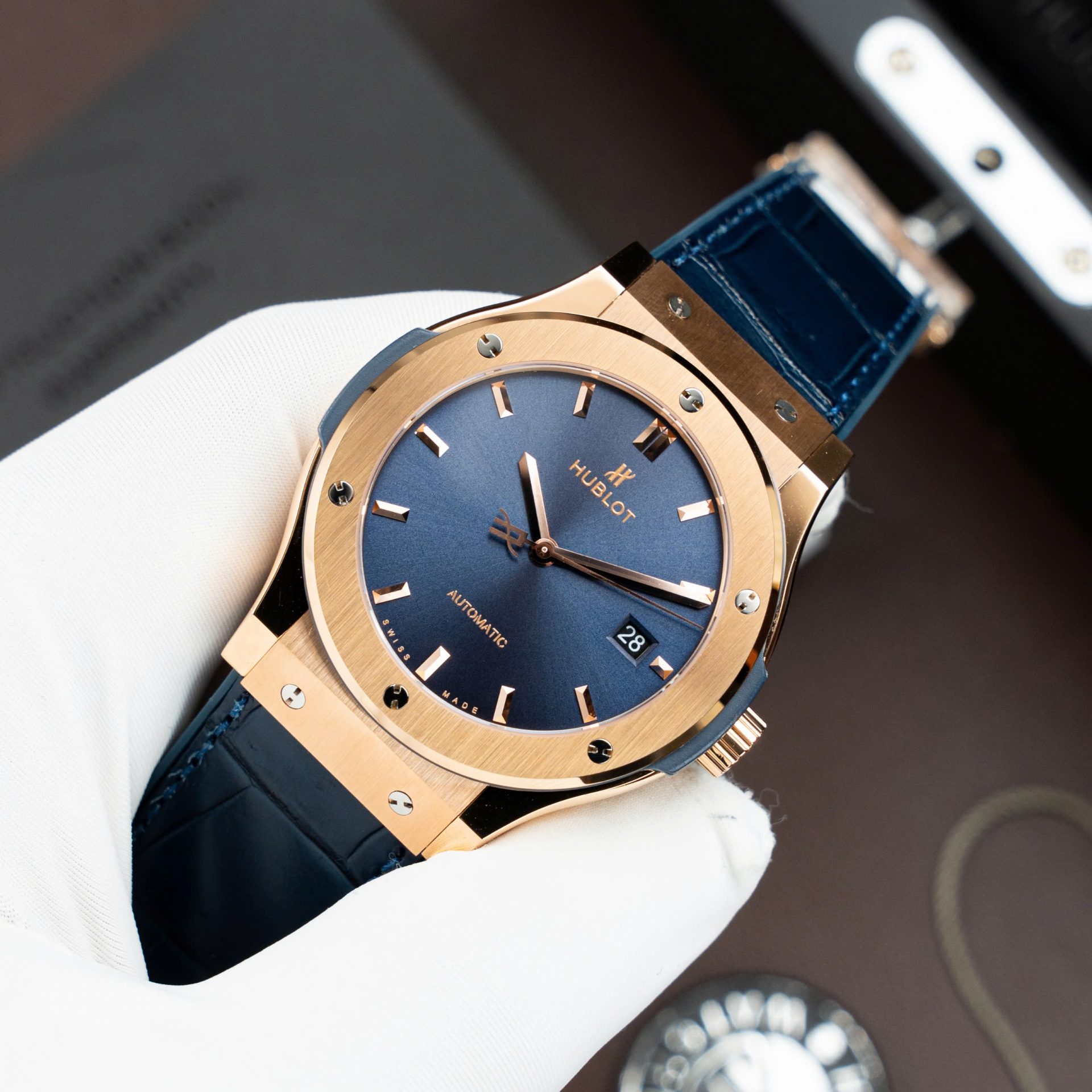 Hublot Classic Fusion King Gold Replica Watch Dial Blue Movement SW300 Crocodile Leather Strap 42mm
