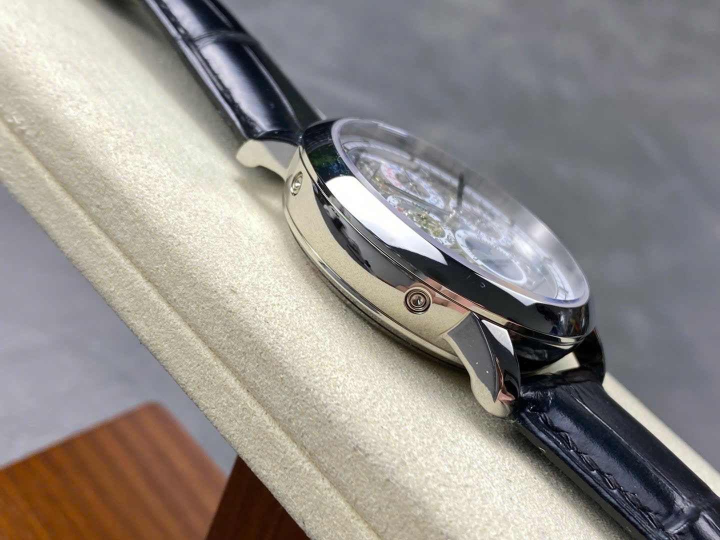 Vacheron Constantin Traditionnelle 43175 Replica Watch Mens Leather Strap 41mm