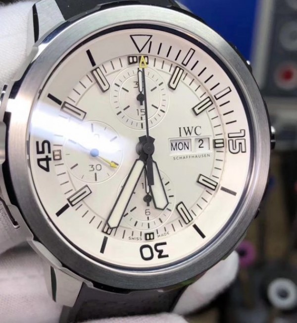 Replica IWC V6 Aquatimer Chrono IW3768 White Dial SS Bracelet A7750