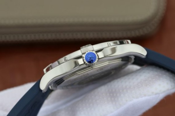 Replica Breitling Avenger GMT SS GF Blue Dial Blue rubber Strap A2836
