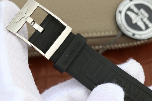 Replica Breitling Avenger GMT SS GF White Dial Black rubber Strap A2836