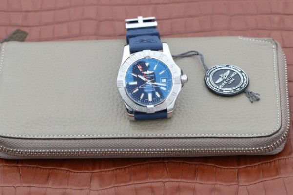 Replica Breitling Avenger GMT SS GF Blue Dial Blue rubber Strap A2836