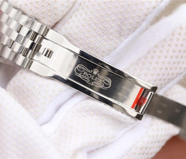 Replica Rolex DateJust 41mm 126334 Fluted Bezel Blue Dial Diamonds Markers Bracelet A3235