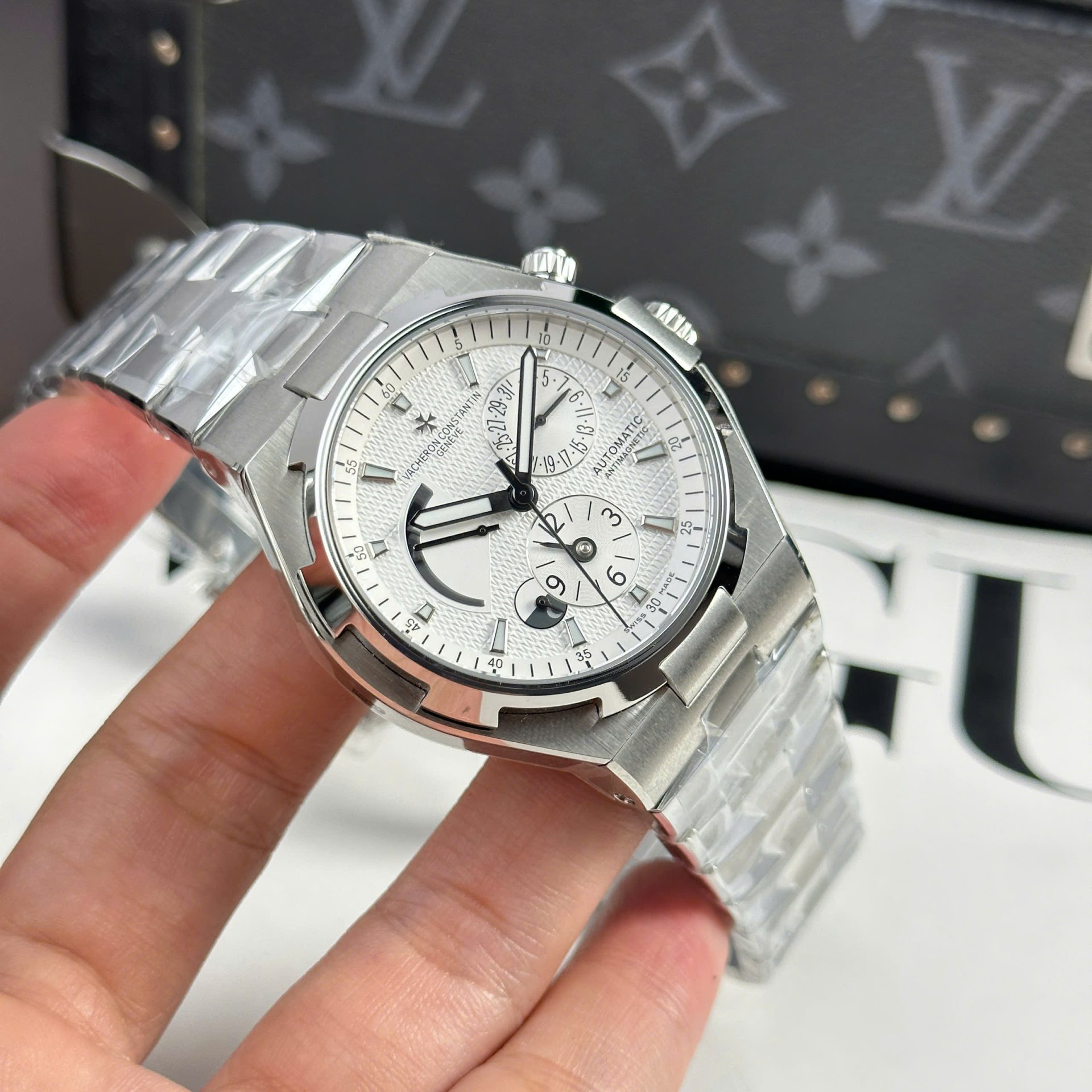 Vacheron Constantin Copies Watches Overseas Dual Time 47450 White 9F Factory 42mm