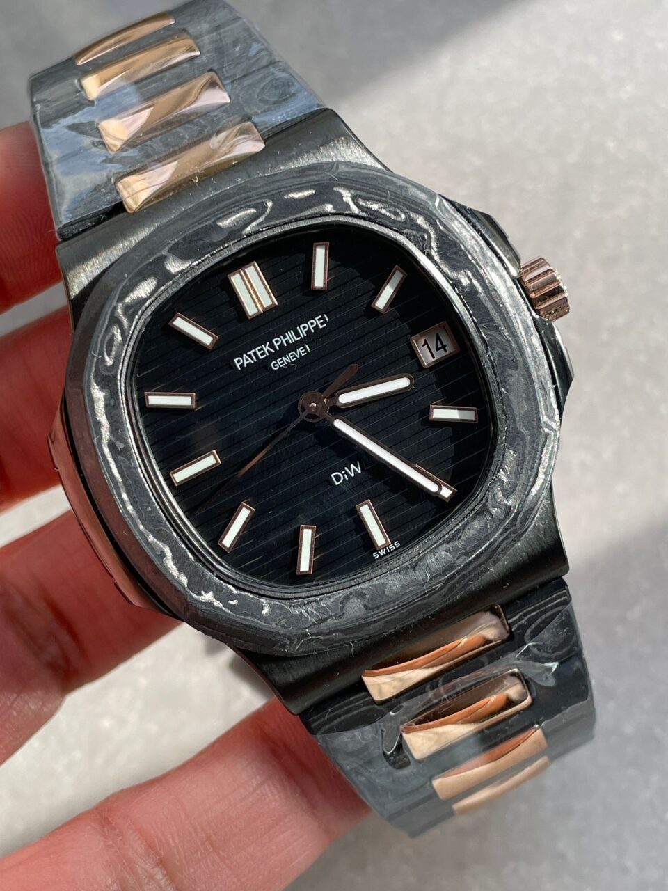 Replica PATEK PHILIPPE Nautilus 5711 DIW Carbon DIWF 1:1 Best Edition Black Textured Dial on Carbon/RG Bracelet 324CS