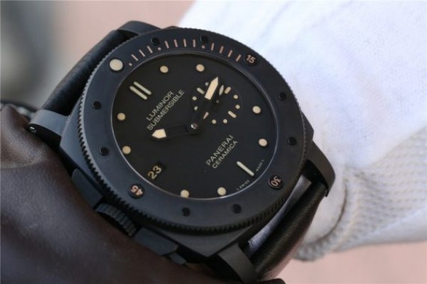Replica Panerai PAM607 XF Left Handed Real Ceramic Black Leather Strap P9000