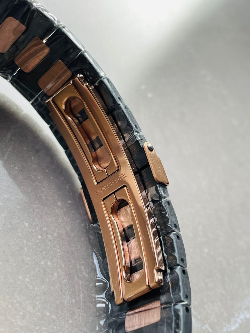 Replica PATEK PHILIPPE Nautilus 5711 DIW Carbon DIWF 1:1 Best Edition Black Textured Dial on Carbon/RG Bracelet 324CS