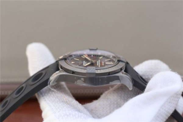 Replica Breitling Avenger BlackBird 44mm DLC GF Titanium Case Black Dial Rubber Strap A2824