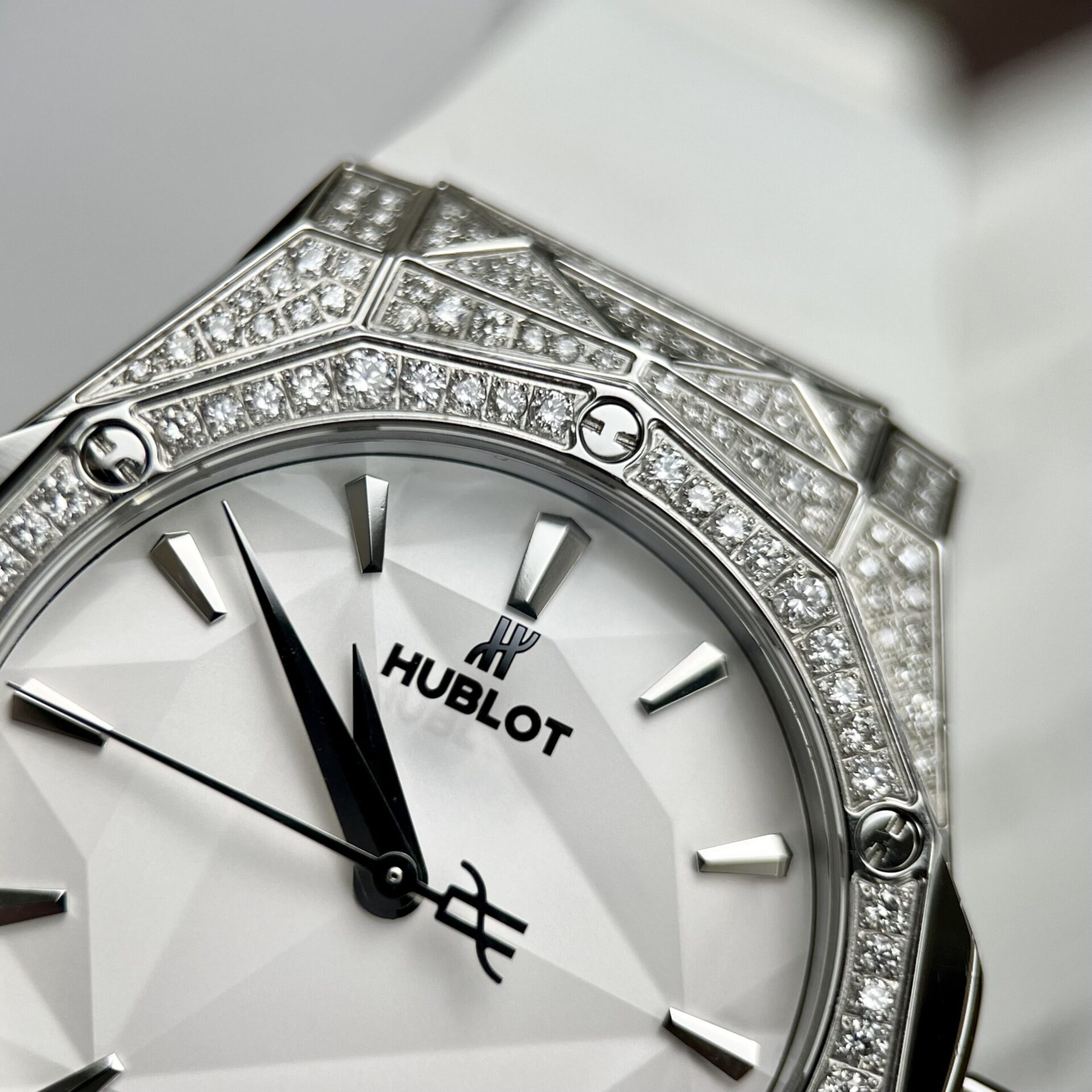 Hublot Orlinski Replica Watch White Dial Custom Moissanite Diamonds APS Factory 40mm