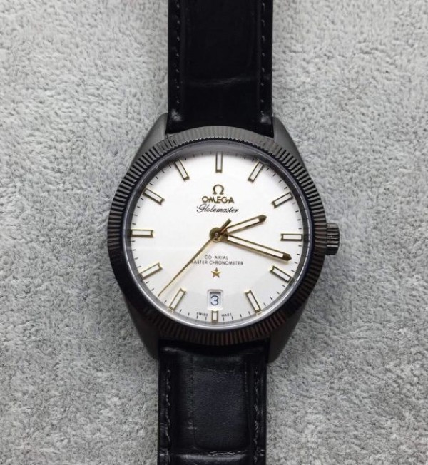 Replica Omega Globemaster Master DLC RG Pointer White Dial Leather Strap A8900