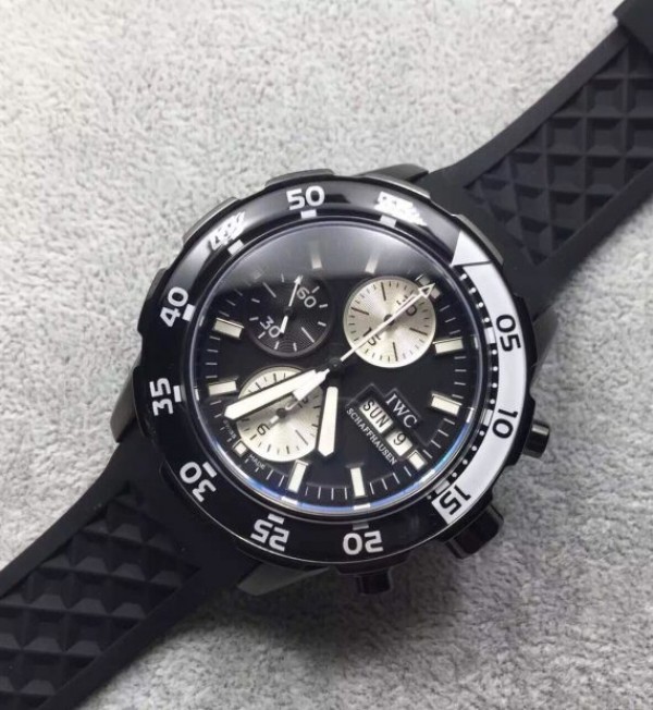Replica IWC V6 Aquatimer Chronograph Black Rubber Strap