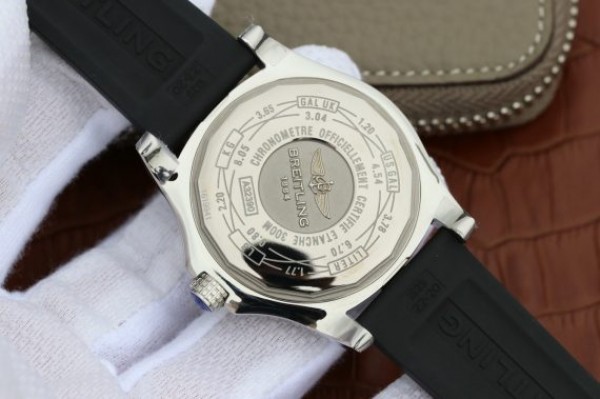 Replica Breitling Avenger GMT SS GF White Dial Black rubber Strap A2836