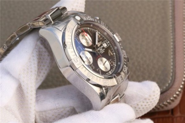 Replica Breitling Avenger II Chronograph 43mm SS GF Gray/White Dial on SS Bracelet A7750