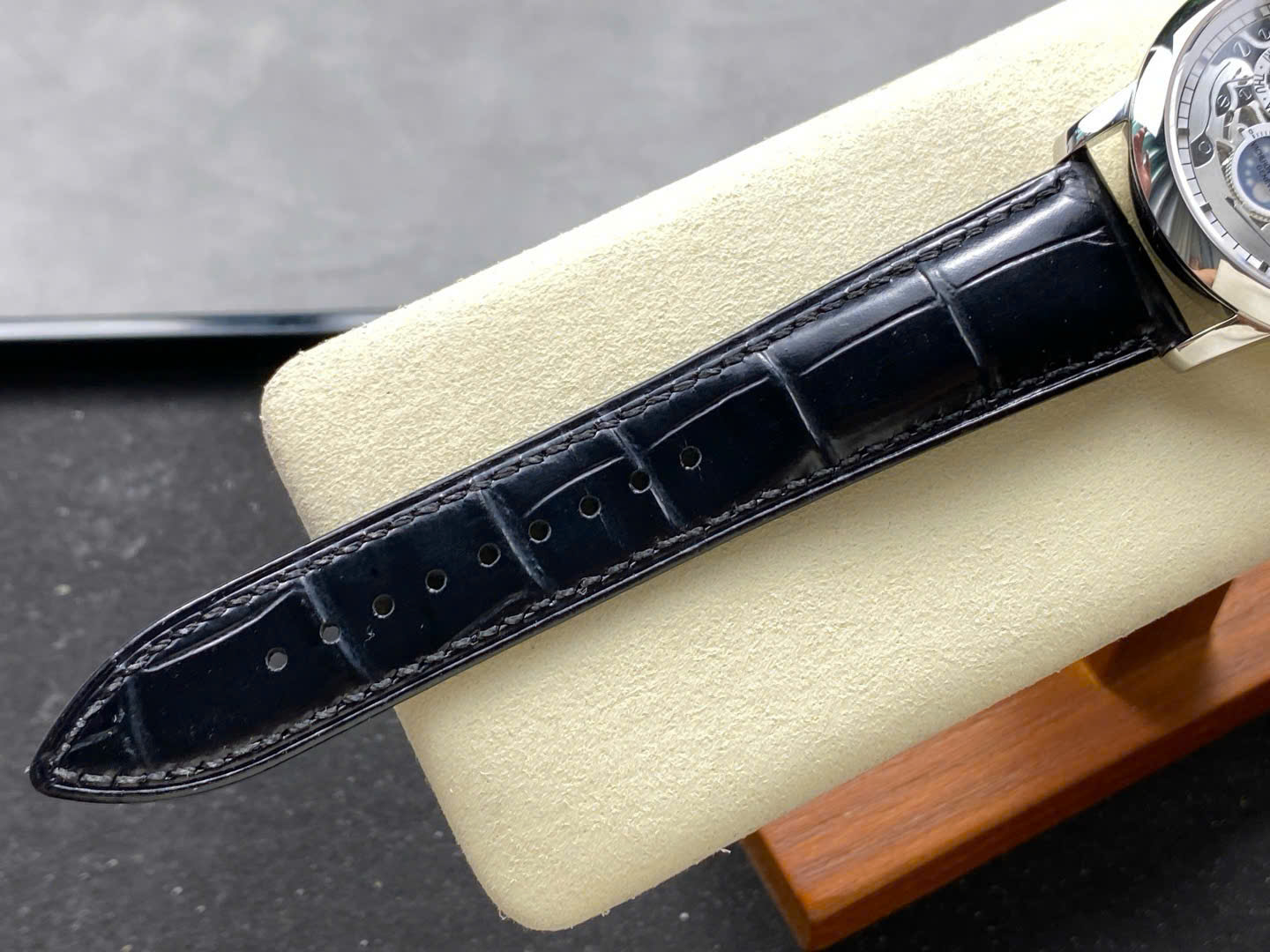 Vacheron Constantin Traditionnelle 43175 Replica Watch Mens Leather Strap 41mm