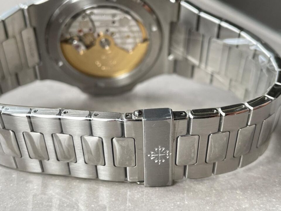 Replica PATEK PHILIPPE Nautilus 5711/1A PPF VF 1:1 Best Edition Green Textured Dial on SS Bracelet 324CS