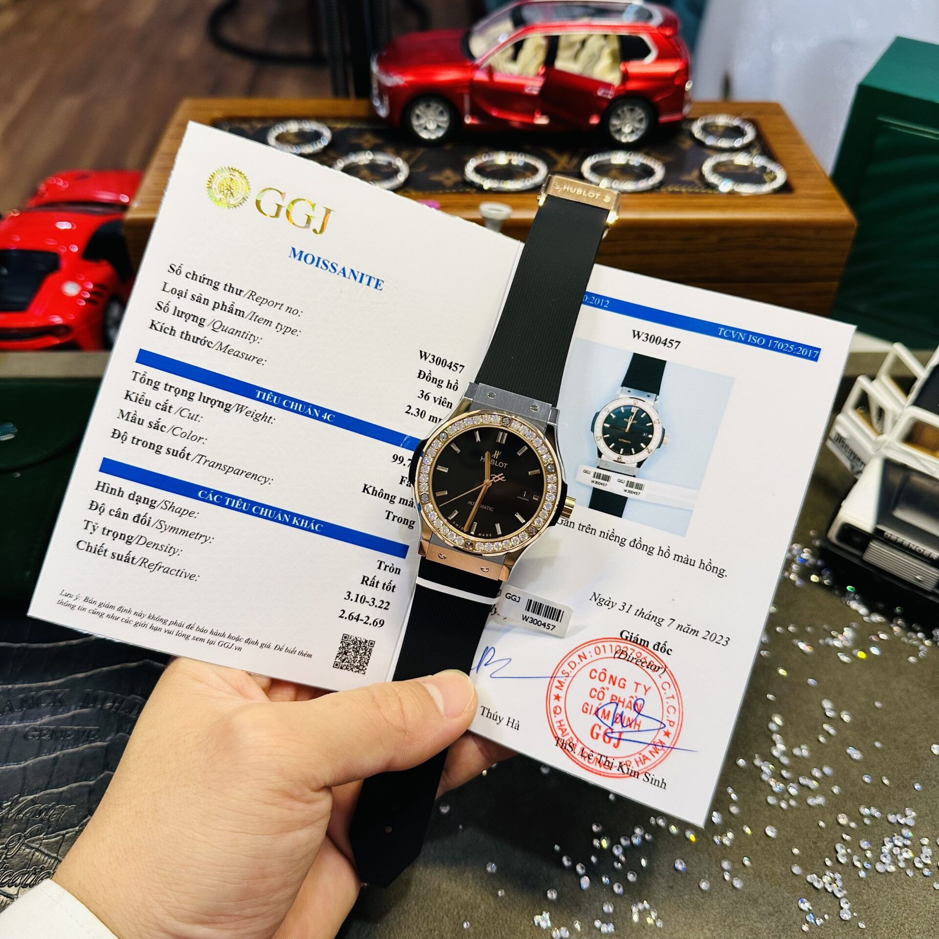 Hublot Replica Watch Demi With Moissanite Diamond Rubber Strap 42mm