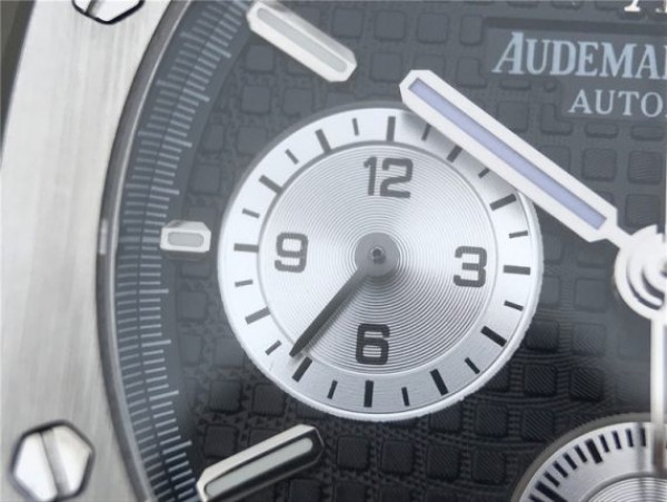 Replica Audemars Piguet Royal Oak Chronograph SS JHF Black/White Dial SS Bracelet A7750