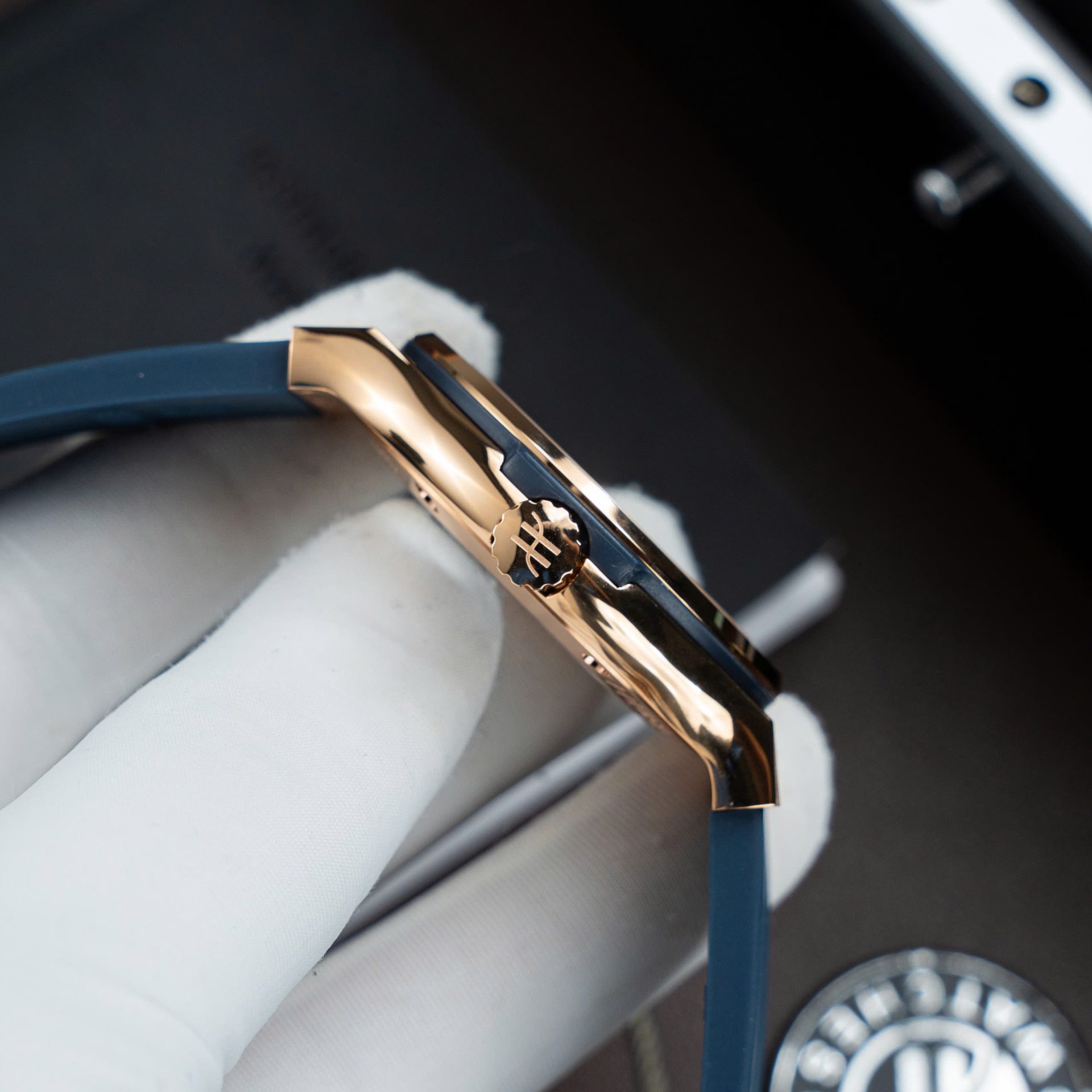 Hublot Copies Watches Classic Fusion King Gold Dial Blue Movement SW300 Rubber Strap 42mm