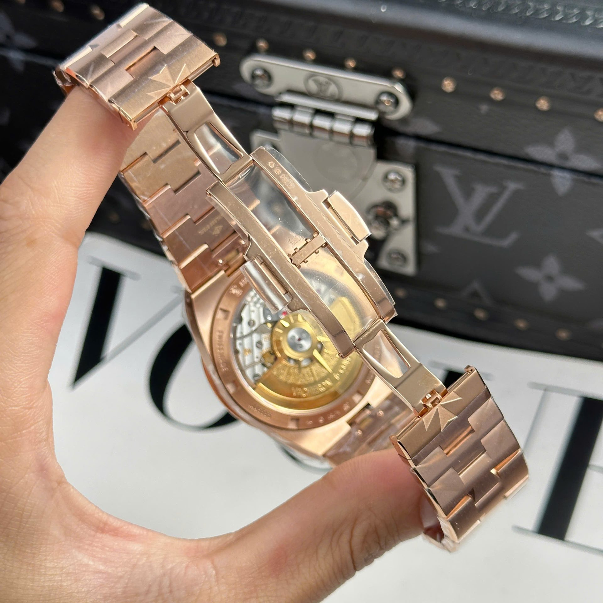 Vacheron Constantin Overseas 4500V Rose Gold Copies Watch White Dial 41mm