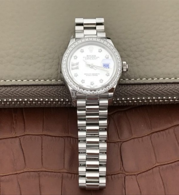 Replica Rolex DateJust 28mm Diamonds Bezel White Dial Diamonds Rome Markers Bracelet A2236