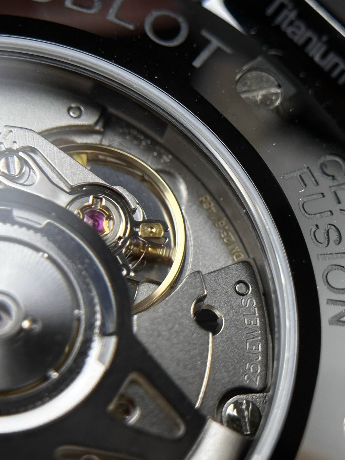 Hublot Classic Fusion Replica Watch Refined Ceramic Carbon Dial 42mm