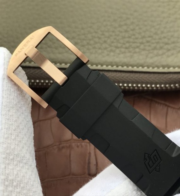 Replica Panerai XF PAM684 RG Luminor Submersible Rubber Strap P.9010