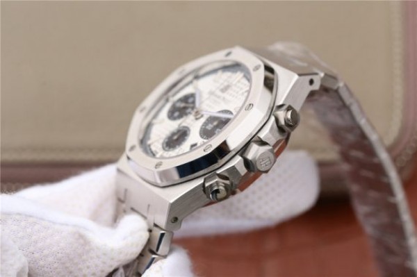 Replica Audemars Piguet Royal Oak Chronograph SS JHF White/Black Dial SS Bracelet A7750