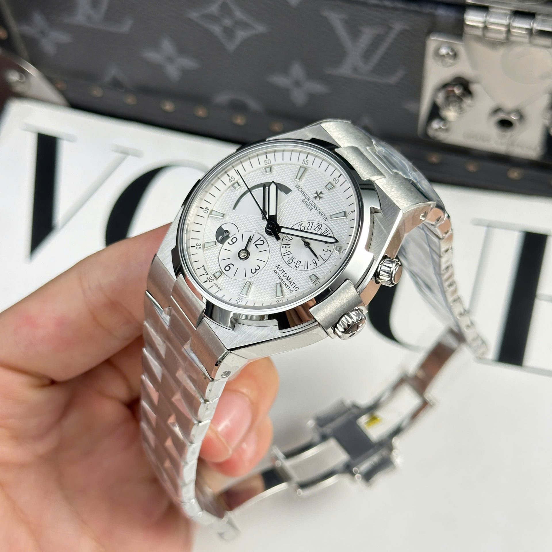 Vacheron Constantin Copies Watches Overseas Dual Time 47450 White 9F Factory 42mm